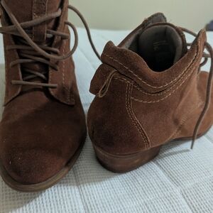 Earth Women's Brown Suede Ankle Booties